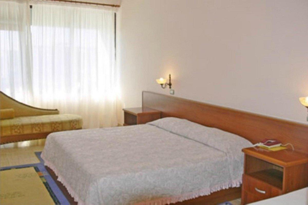 Kryemëdhej Akropoli Hotel מראה חיצוני תמונה