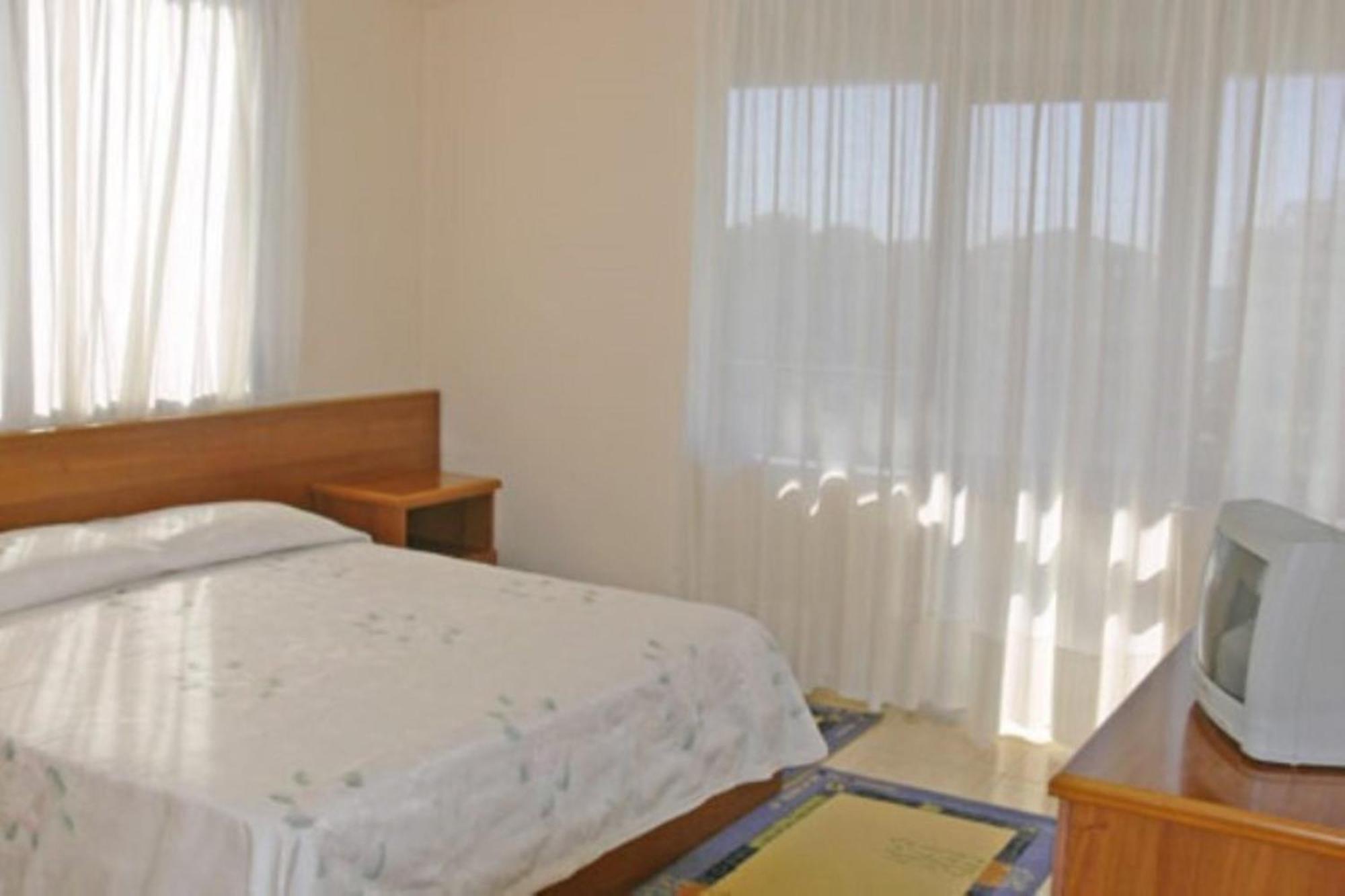 Kryemëdhej Akropoli Hotel חדר תמונה