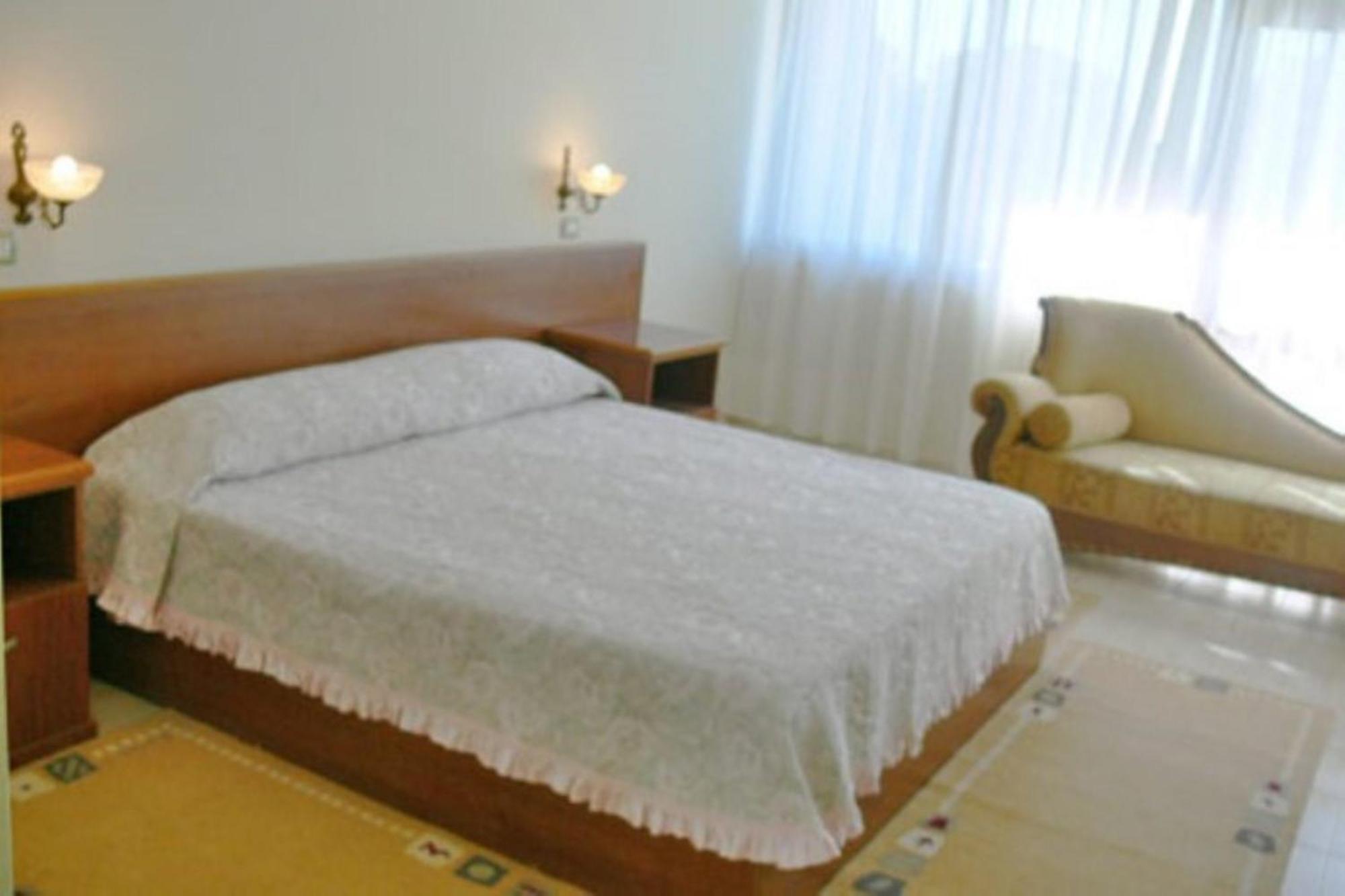 Kryemëdhej Akropoli Hotel חדר תמונה