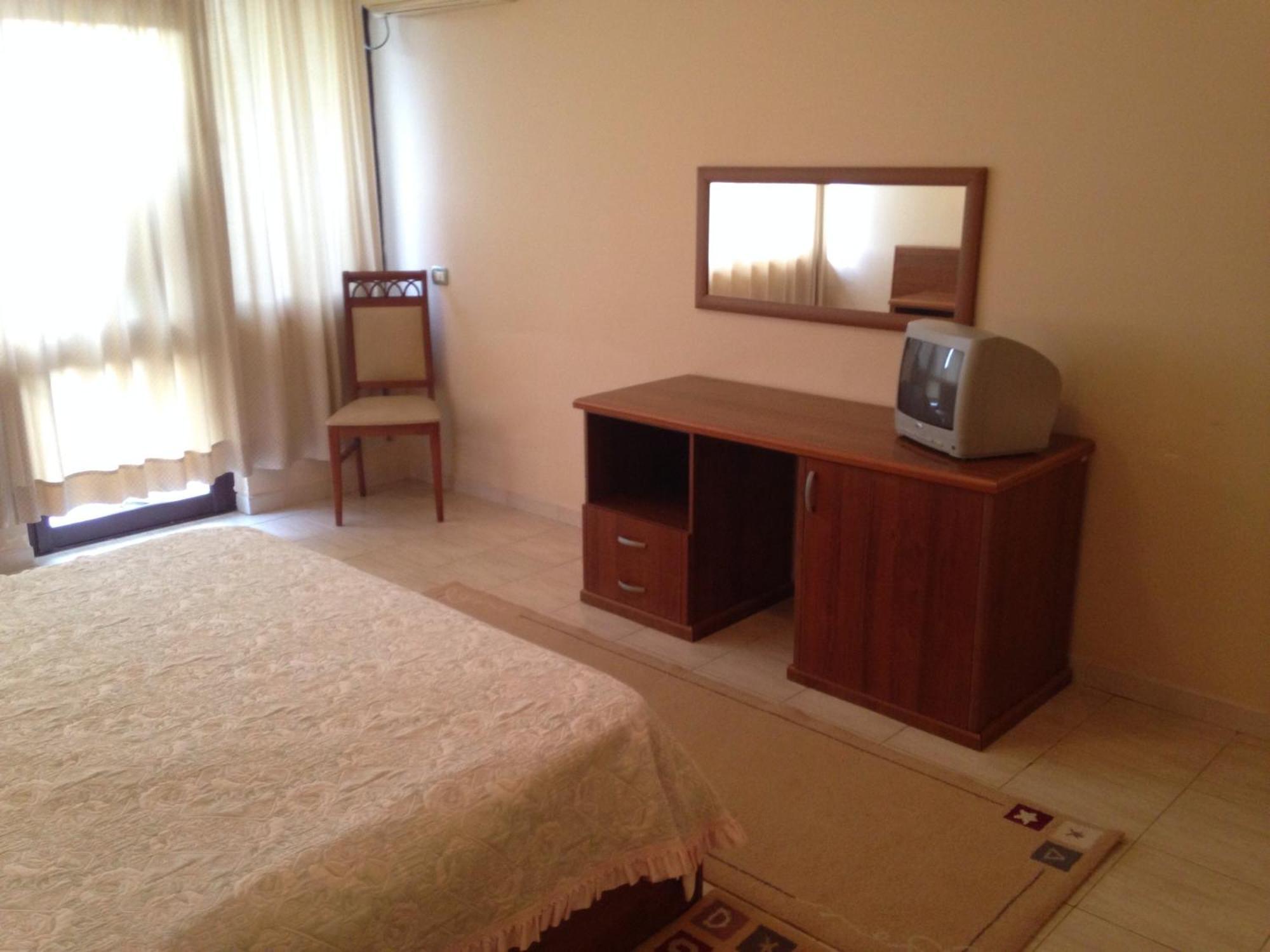 Kryemëdhej Akropoli Hotel חדר תמונה