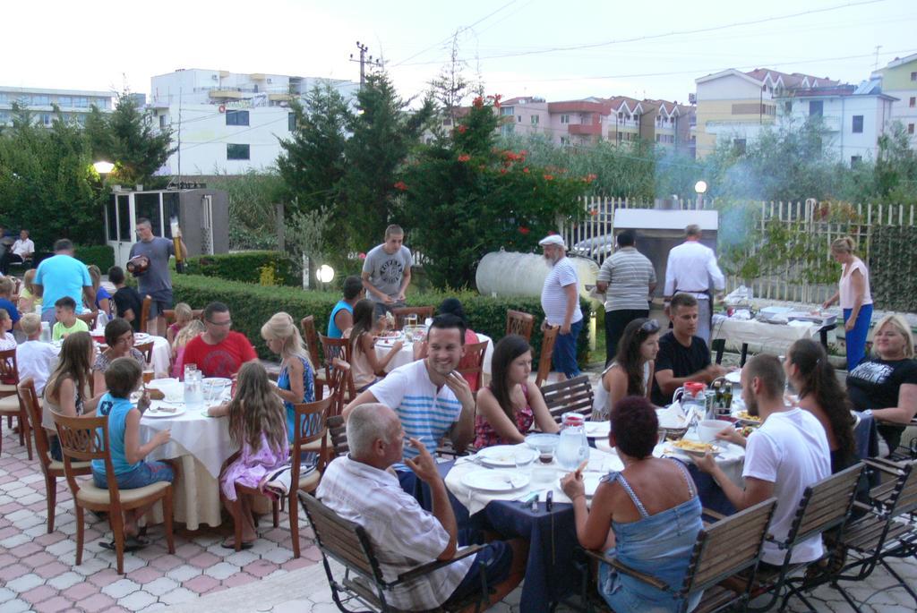 Kryemëdhej Akropoli Hotel מראה חיצוני תמונה