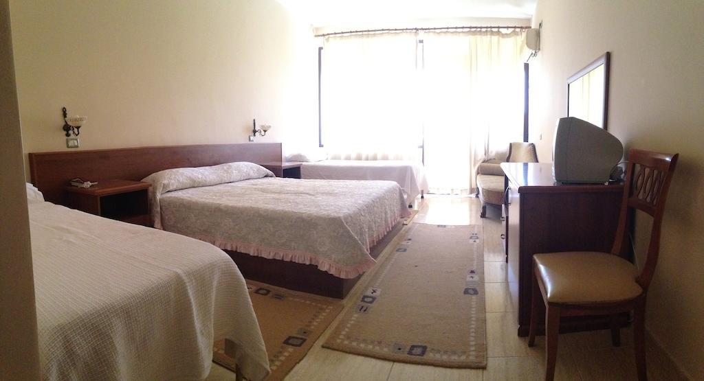 Kryemëdhej Akropoli Hotel מראה חיצוני תמונה