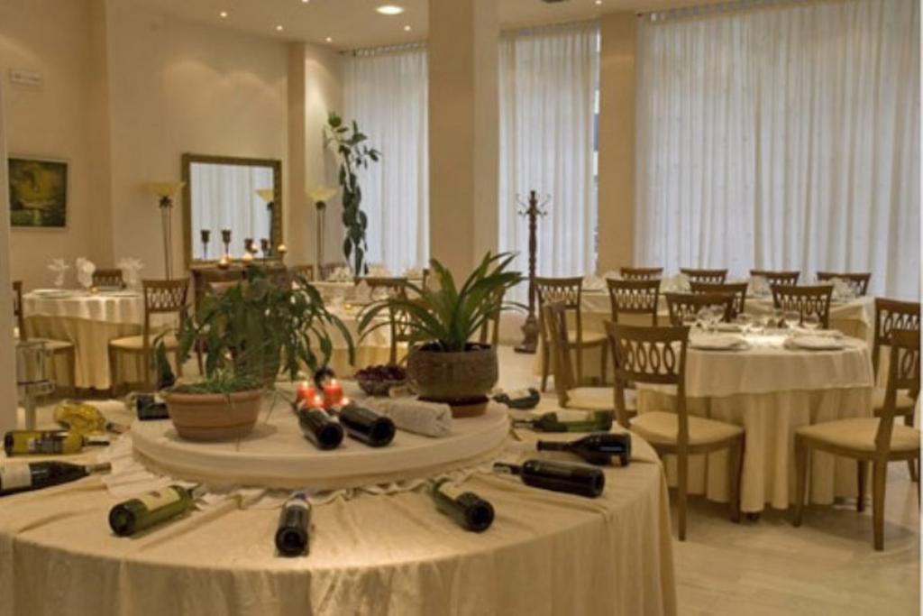 Kryemëdhej Akropoli Hotel מראה חיצוני תמונה