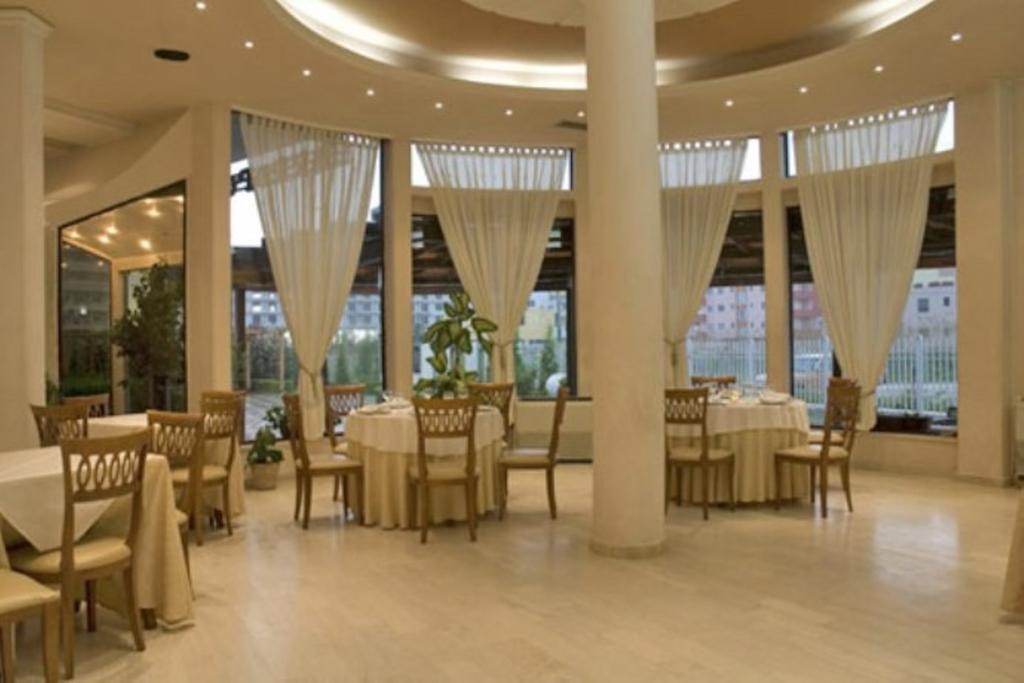 Kryemëdhej Akropoli Hotel מראה חיצוני תמונה