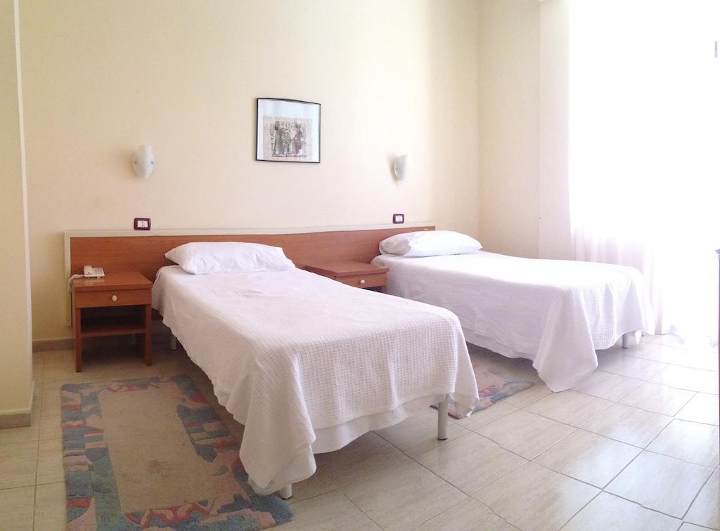 Kryemëdhej Akropoli Hotel חדר תמונה