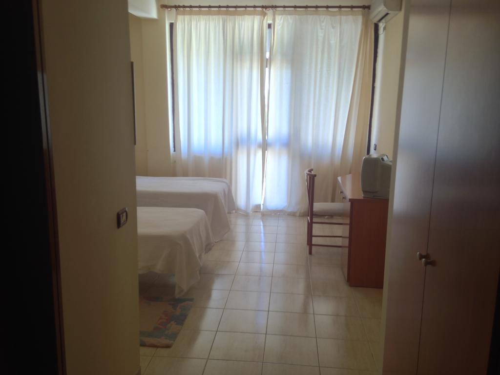 Kryemëdhej Akropoli Hotel חדר תמונה