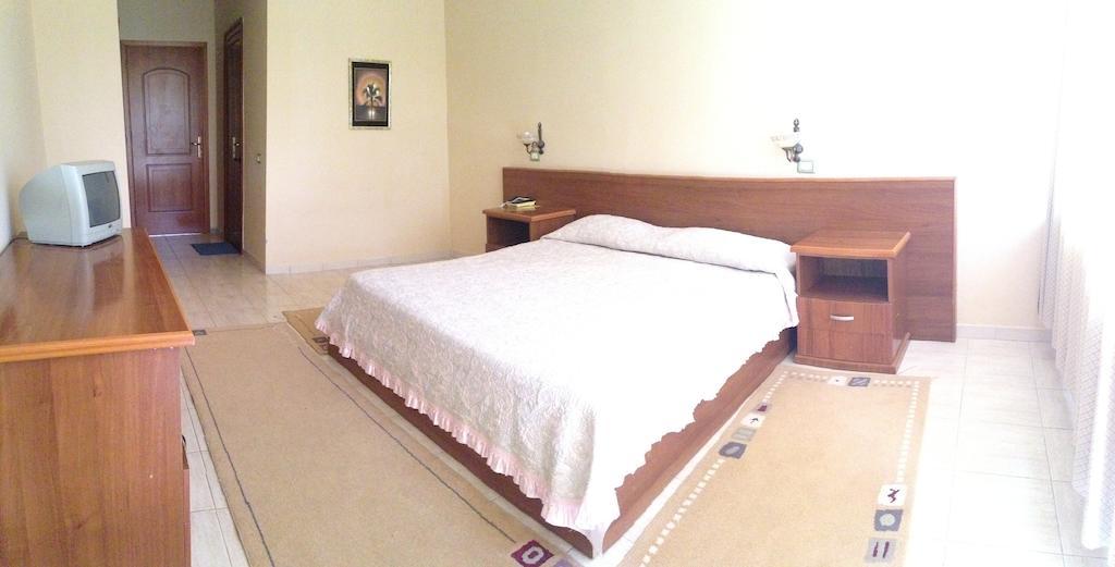 Kryemëdhej Akropoli Hotel חדר תמונה