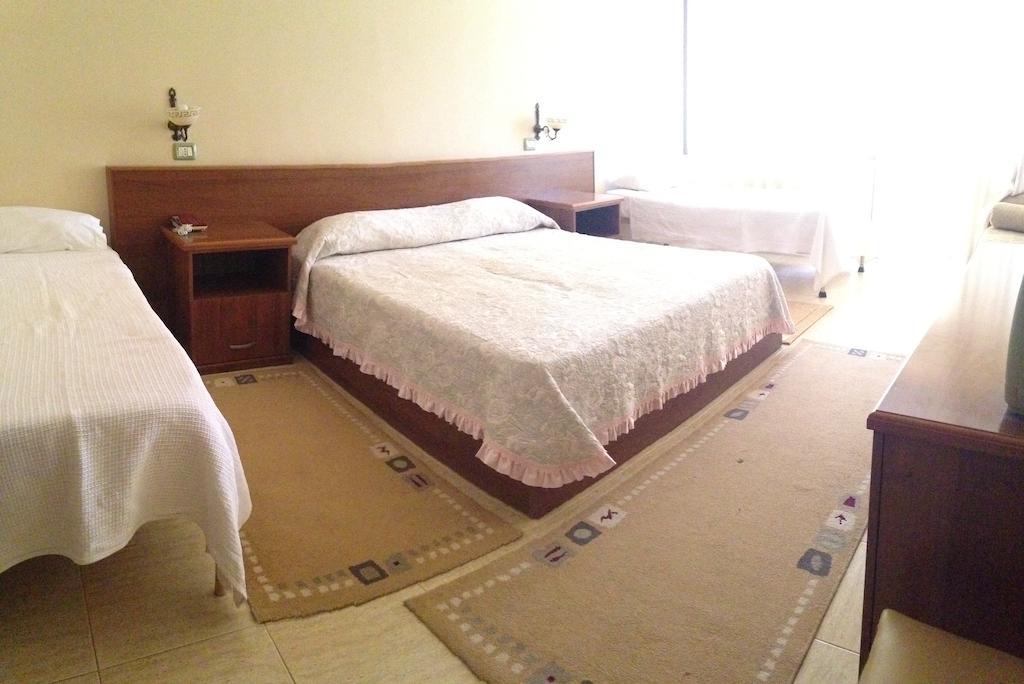 Kryemëdhej Akropoli Hotel חדר תמונה