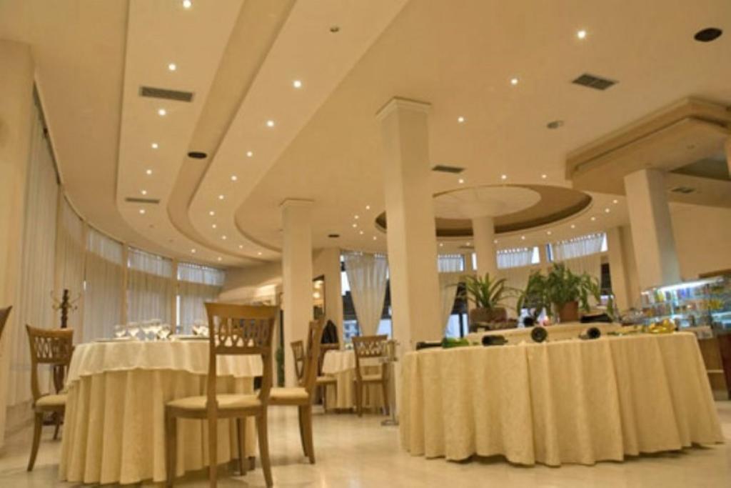 Kryemëdhej Akropoli Hotel מראה חיצוני תמונה