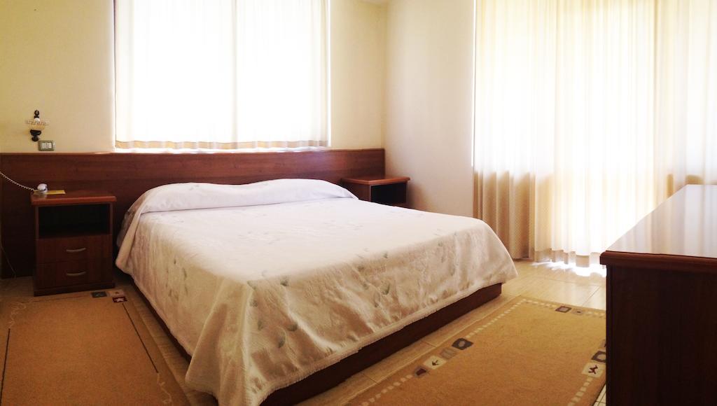 Kryemëdhej Akropoli Hotel מראה חיצוני תמונה